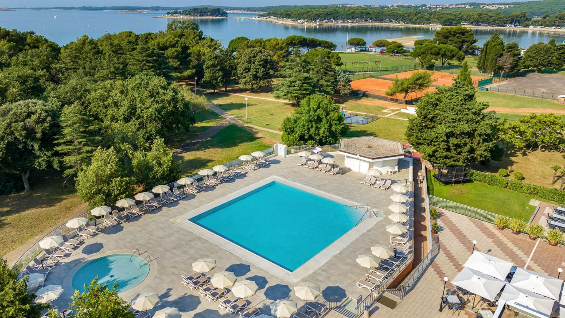 Arena Hotel Holiday Medulin Eksteriør bilde